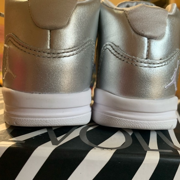 Jordans toddler sneakers - Picture 3 of 5